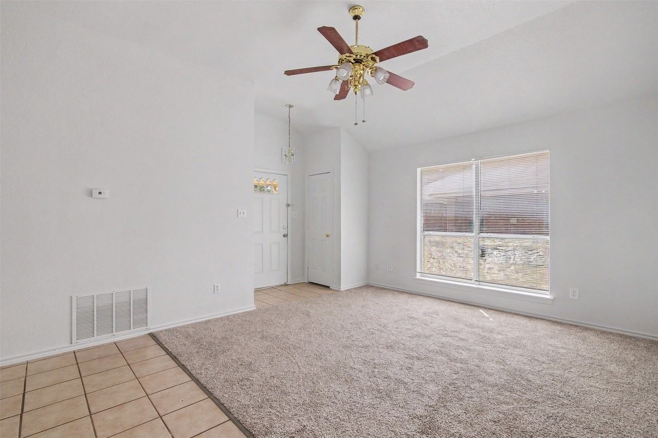 210 Joshua Blvd - Photo 4 of 20