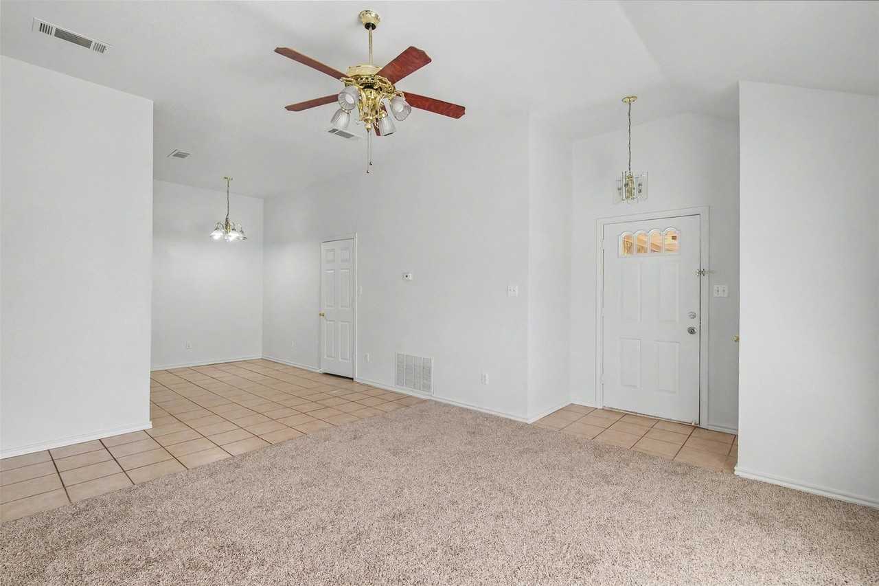 210 Joshua Blvd - Photo 5 of 20