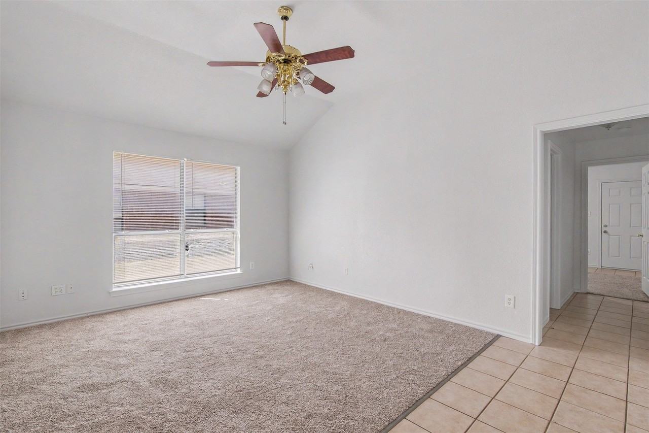 210 Joshua Blvd - Photo 6 of 20