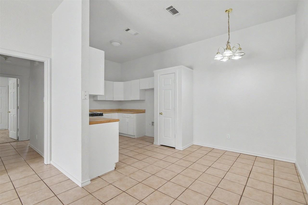 210 Joshua Blvd - Photo 7 of 20