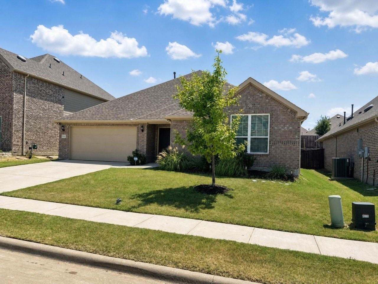 2812 Ranger Ln - Photo 2 of 32