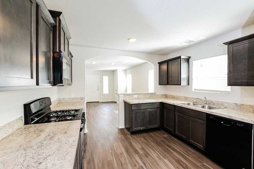 518 Thompson Pl - Photo 3 of 14