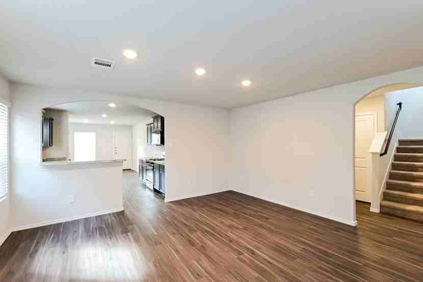 518 Thompson Pl - Photo 5 of 14