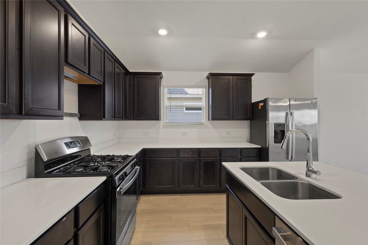 1305 Panela Rd - Photo 3 of 14