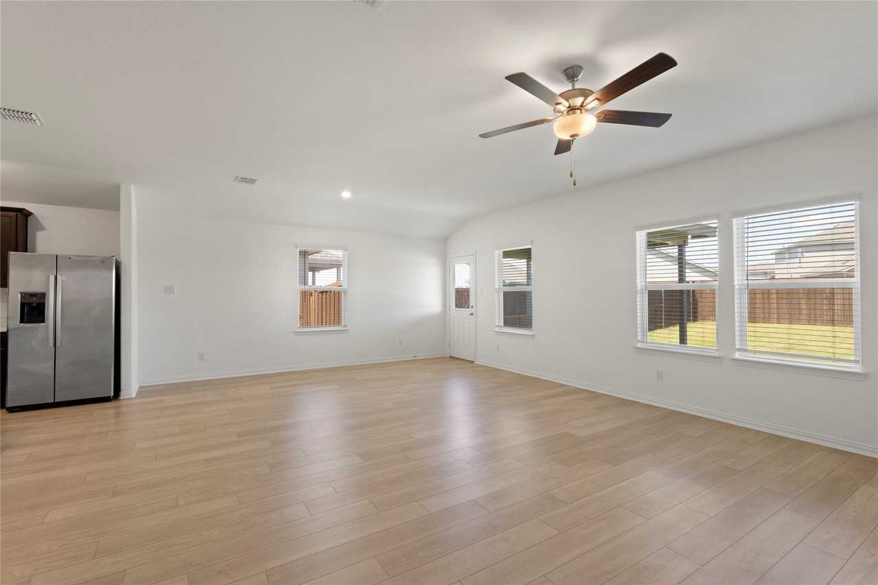 1305 Panela Rd - Photo 4 of 14