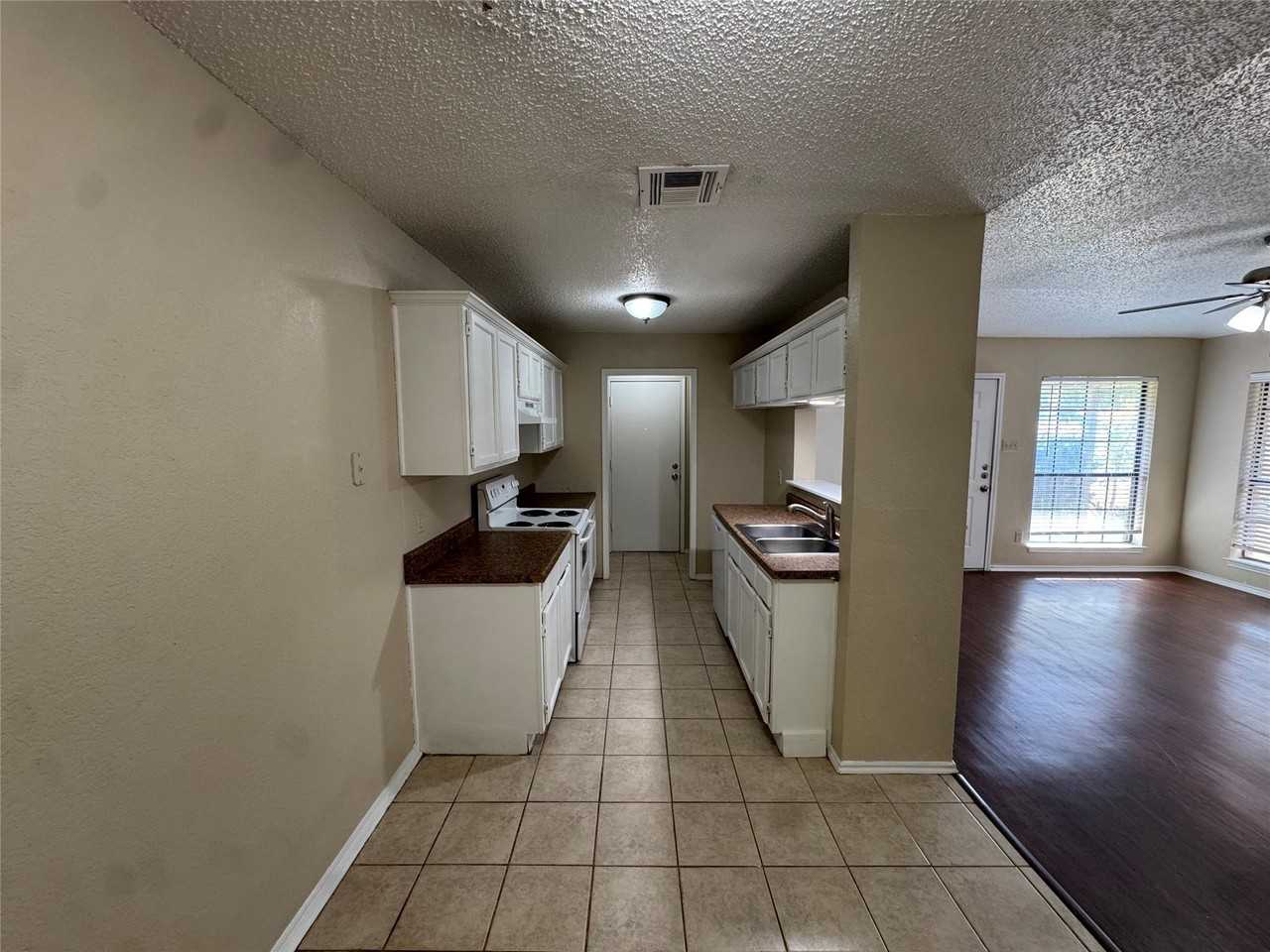 4117 Fossil Ridge Dr - Photo 5 of 11