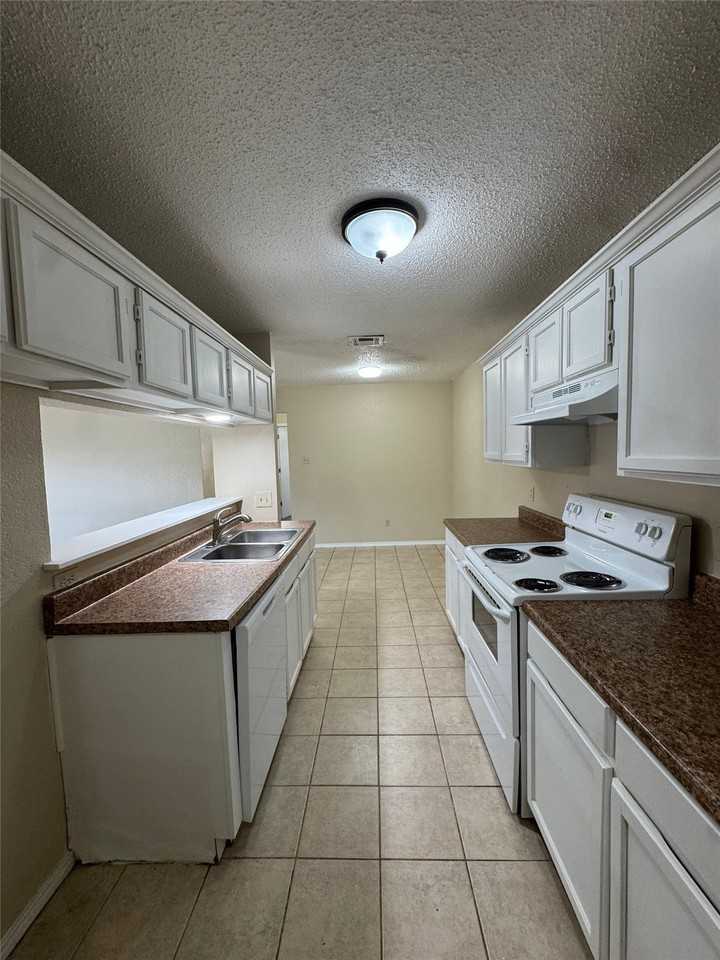 4117 Fossil Ridge Dr - Photo 6 of 11
