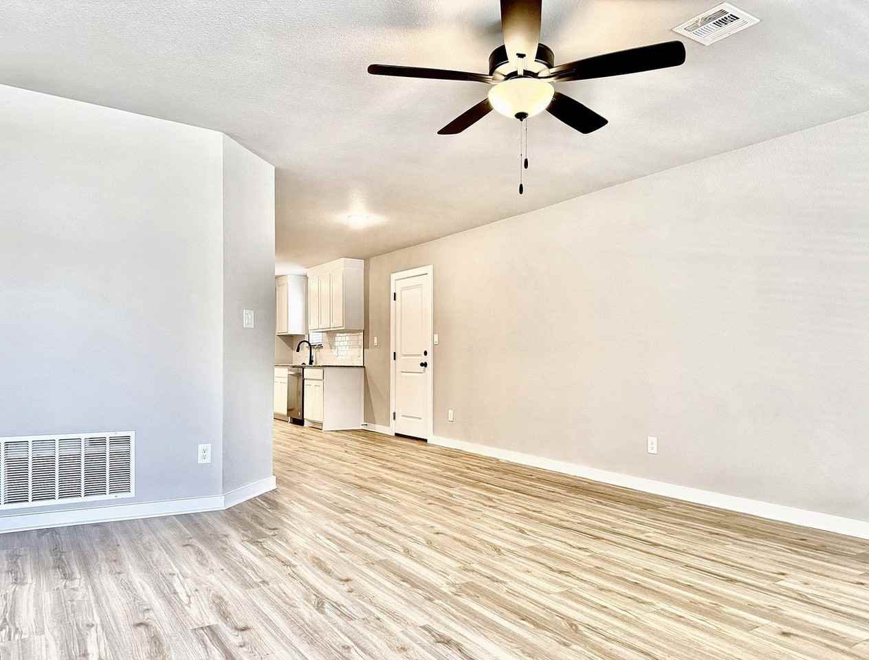 2384 Miller St - Photo 3 of 25