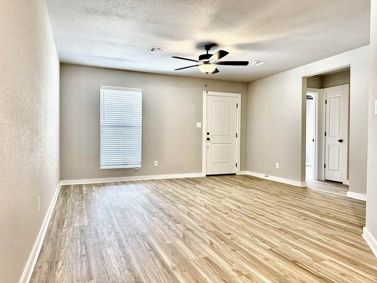 2384 Miller St - Photo 5 of 25