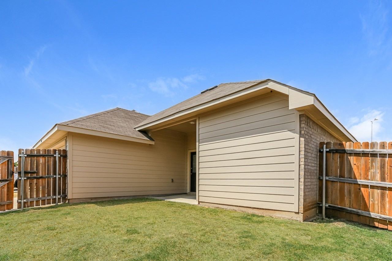 1906 Jasmine Dr - Photo 3 of 17