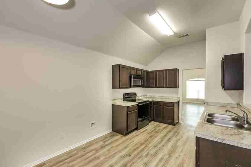 1906 Jasmine Dr - Photo 6 of 17