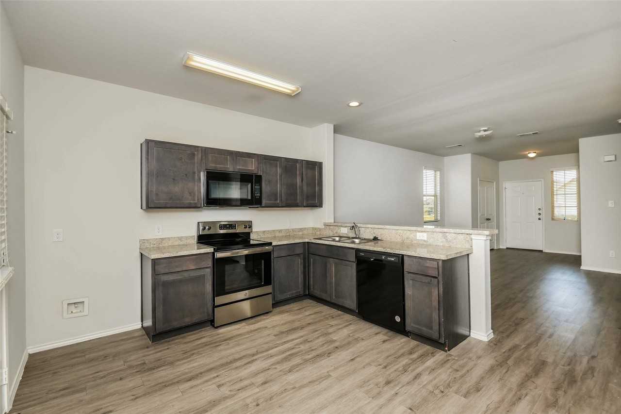 8305 Camellia Tree Ct - Photo 3 of 19