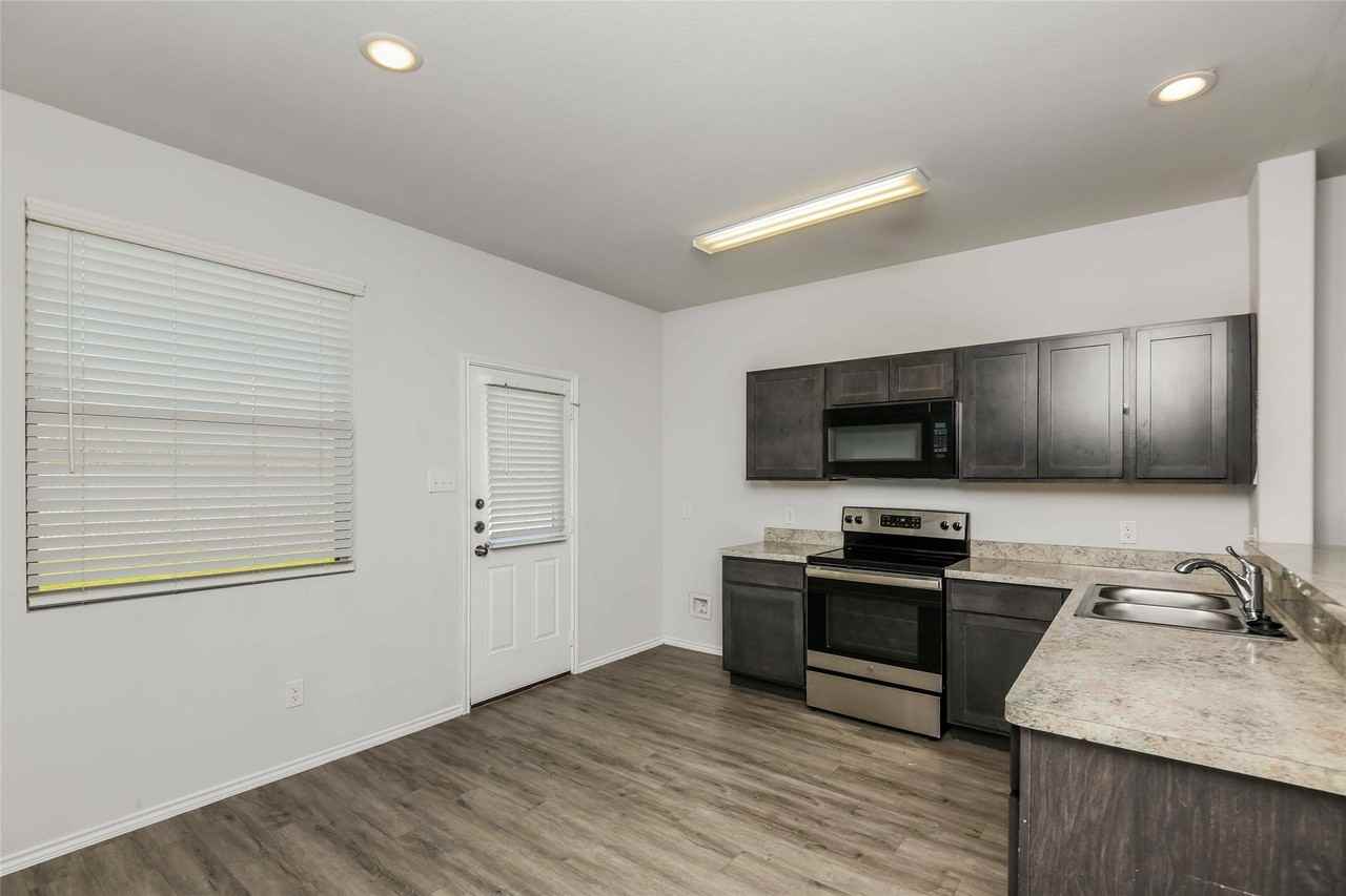 8305 Camellia Tree Ct - Photo 4 of 19