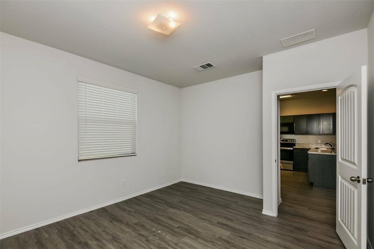 8305 Camellia Tree Ct - Photo 5 of 19