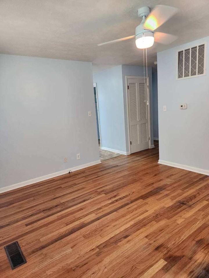 124 N 7th St - Photo 3 of 11
