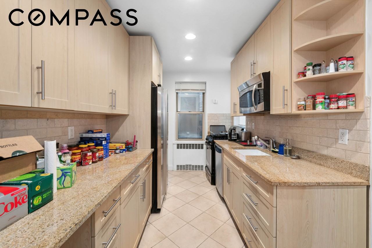 330 E 63rd St #2J - Photo 4 of 9