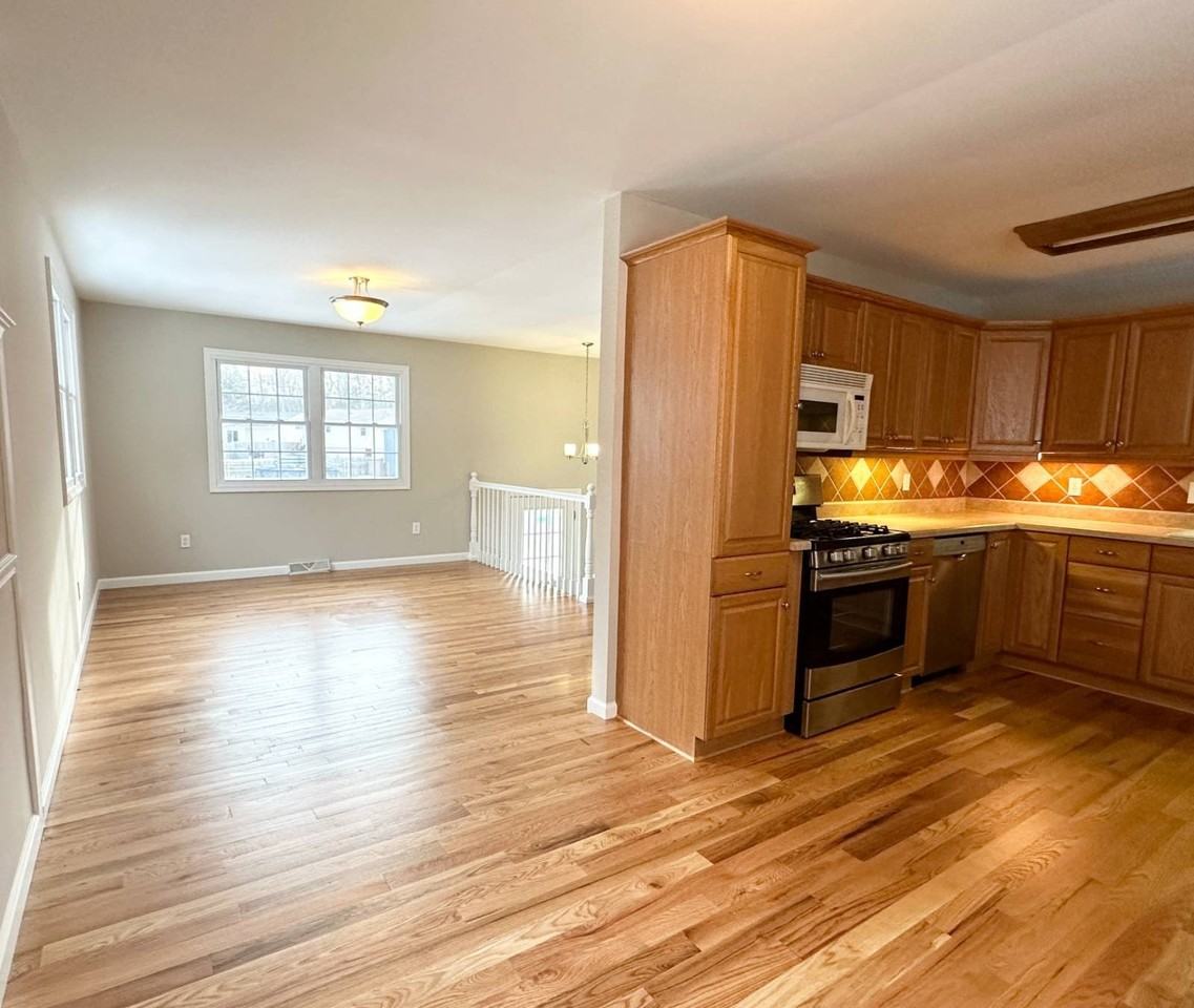 76 Trottingham Ct - Photo 6 of 33