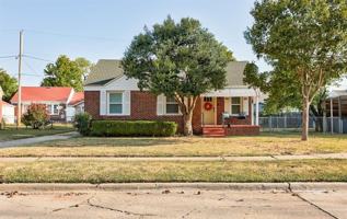 featured image of 407 E 7th St