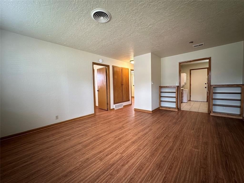 2011 Delaware Ln - Photo 3 of 10