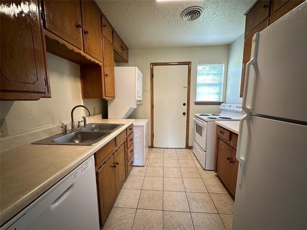 2011 Delaware Ln - Photo 5 of 10