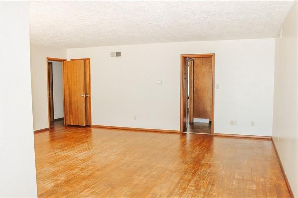 714 Elmwood Dr - Photo 2 of 11