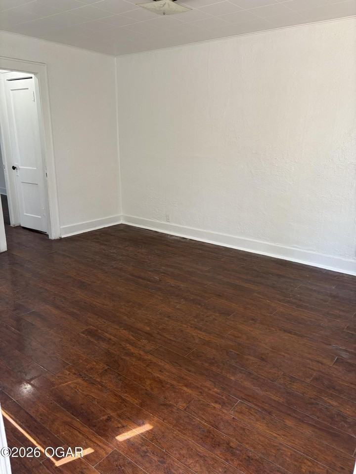 1306 S Moffet Ave #B - Photo 3 of 10