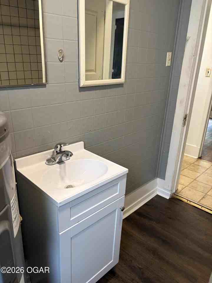 1121 W 5th St - Photo 6 of 14