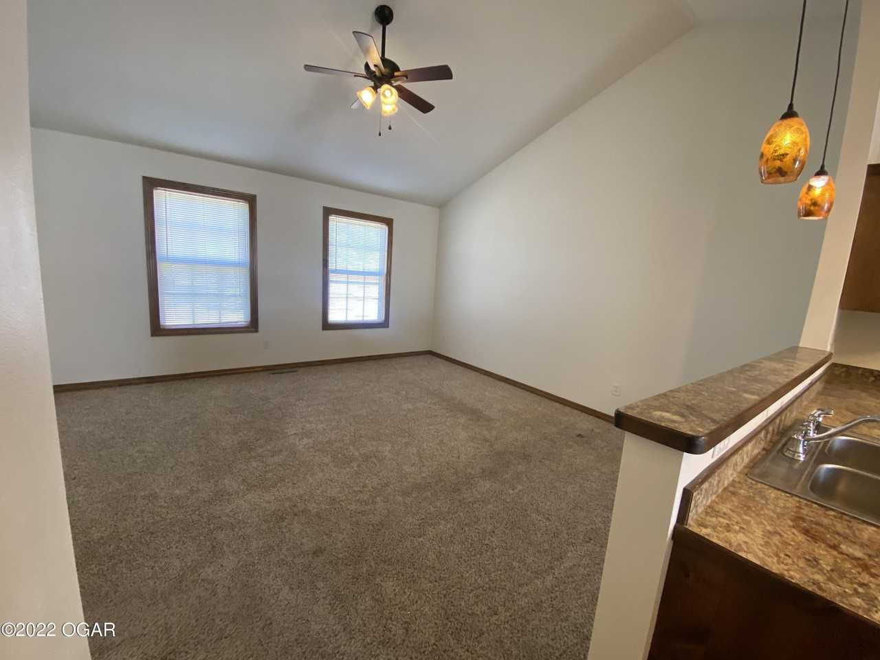5015 E 21st St - Photo 5 of 12