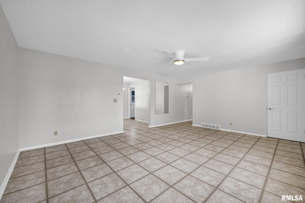 3422 N Rockwood Rd - Photo 6 of 36