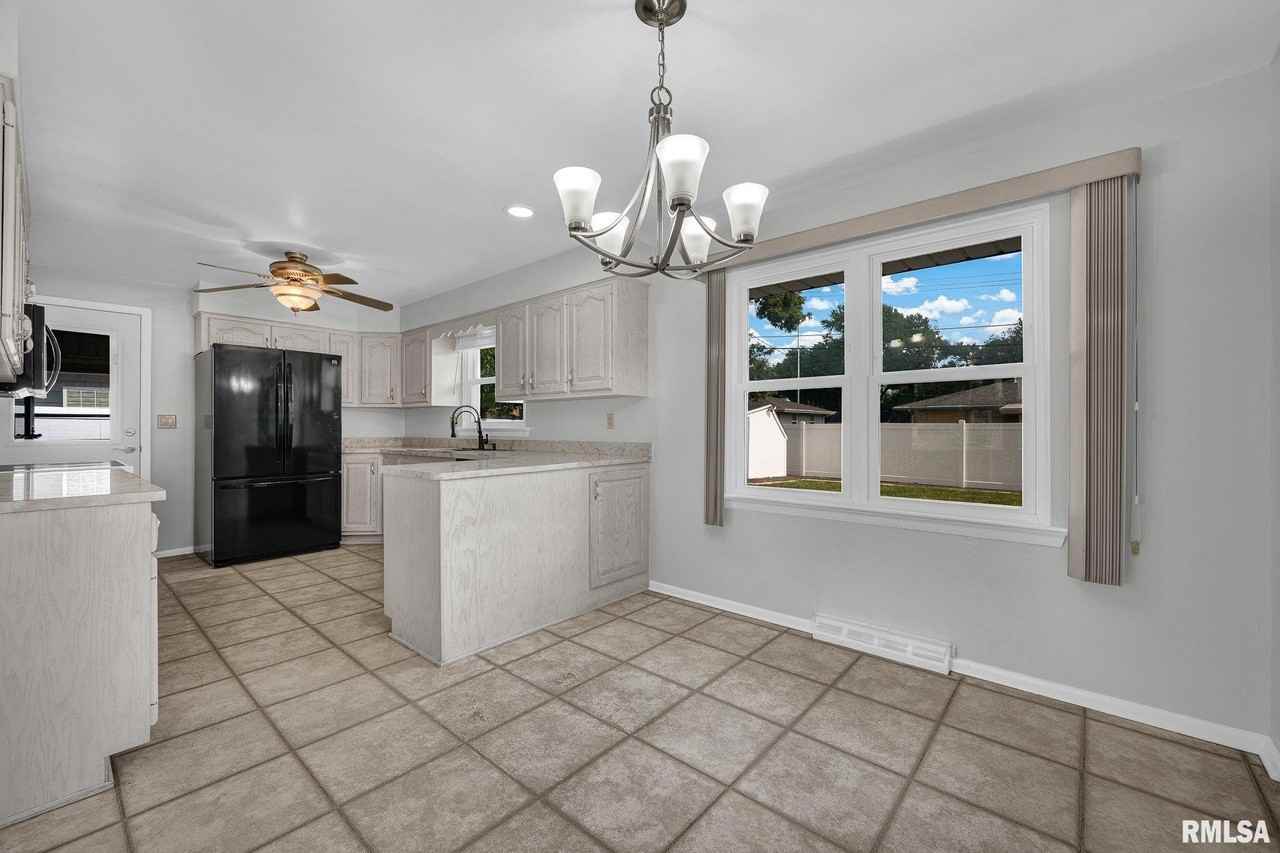 3422 N Rockwood Rd - Photo 7 of 36