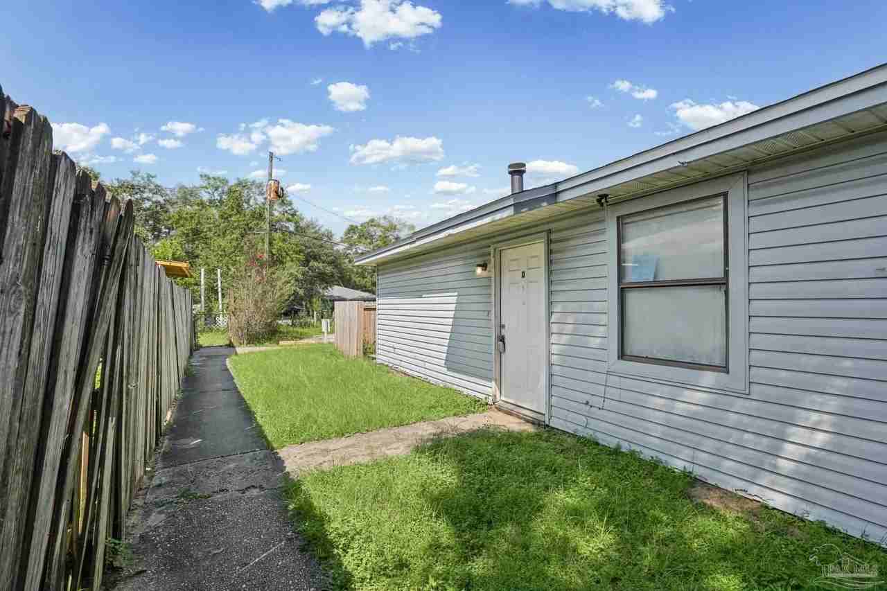 455 Stara Cir #D - Photo 2 of 32