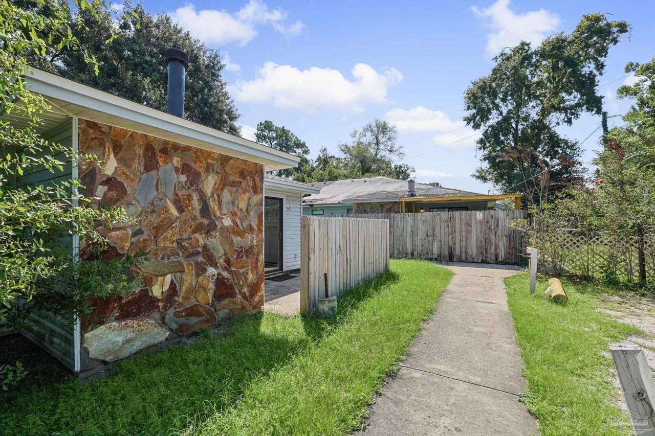 455 Stara Cir #D - Photo 4 of 32
