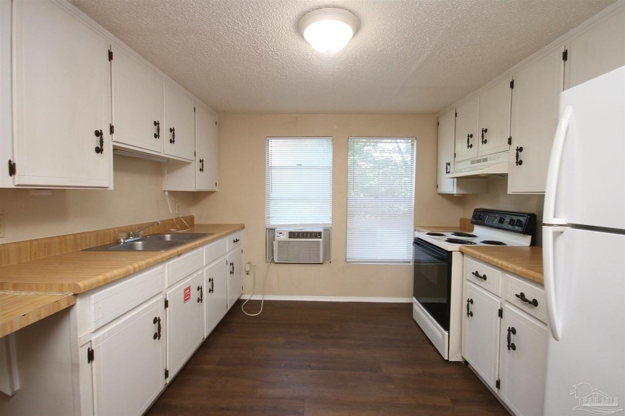 5 N Edgewood Cir #C - Photo 6 of 11