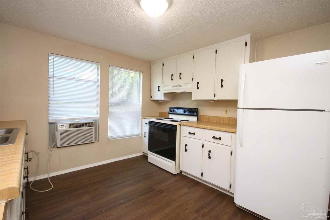 5 N Edgewood Cir #C - Photo 7 of 11