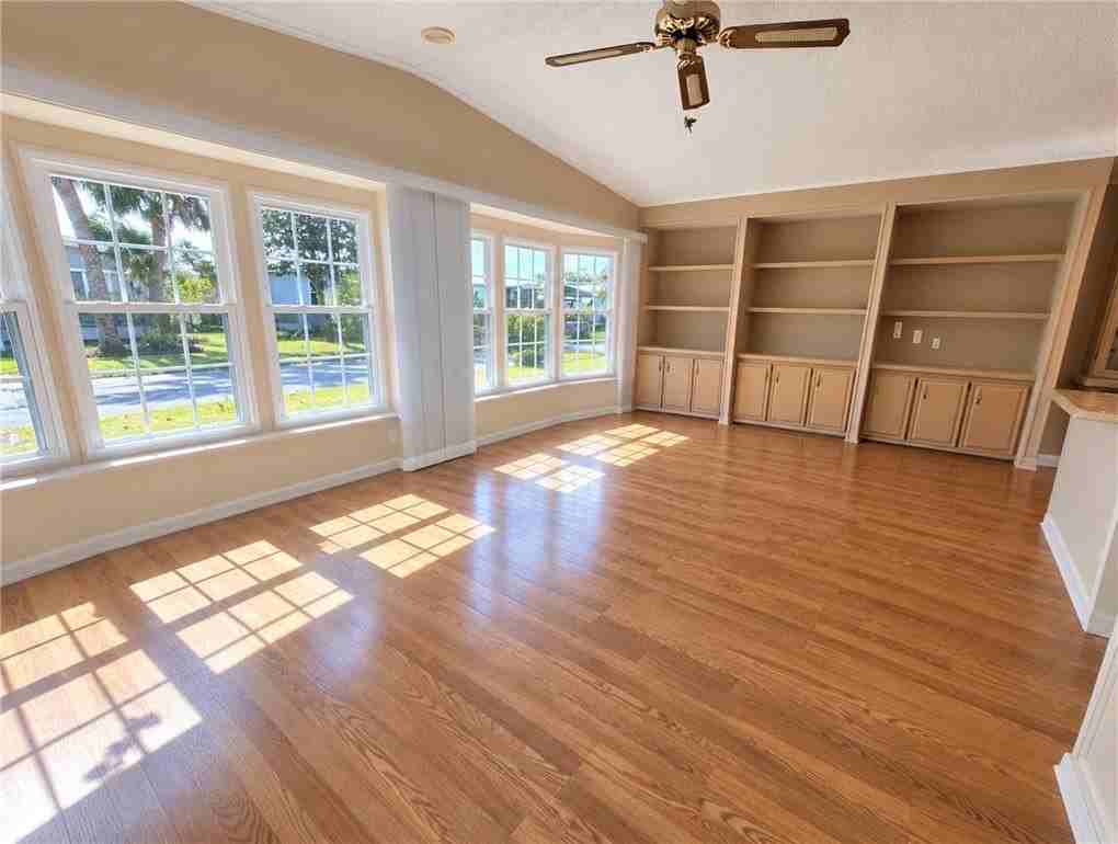 502 Seagull Dr - Photo 2 of 10