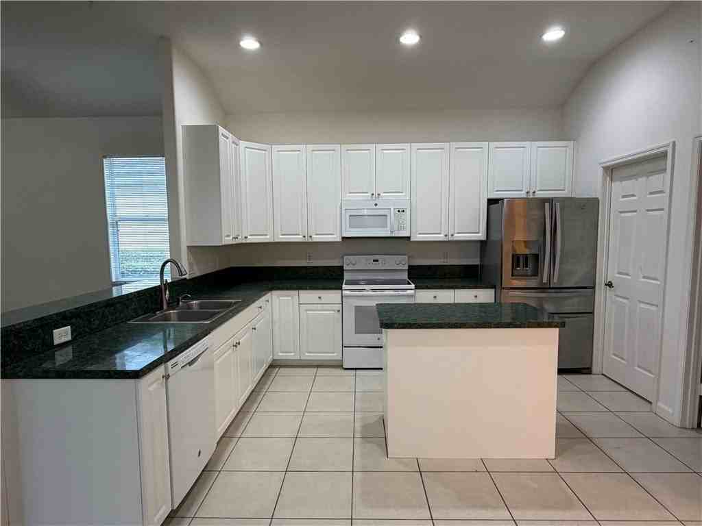 3205 Brookfield Dr - Photo 5 of 18