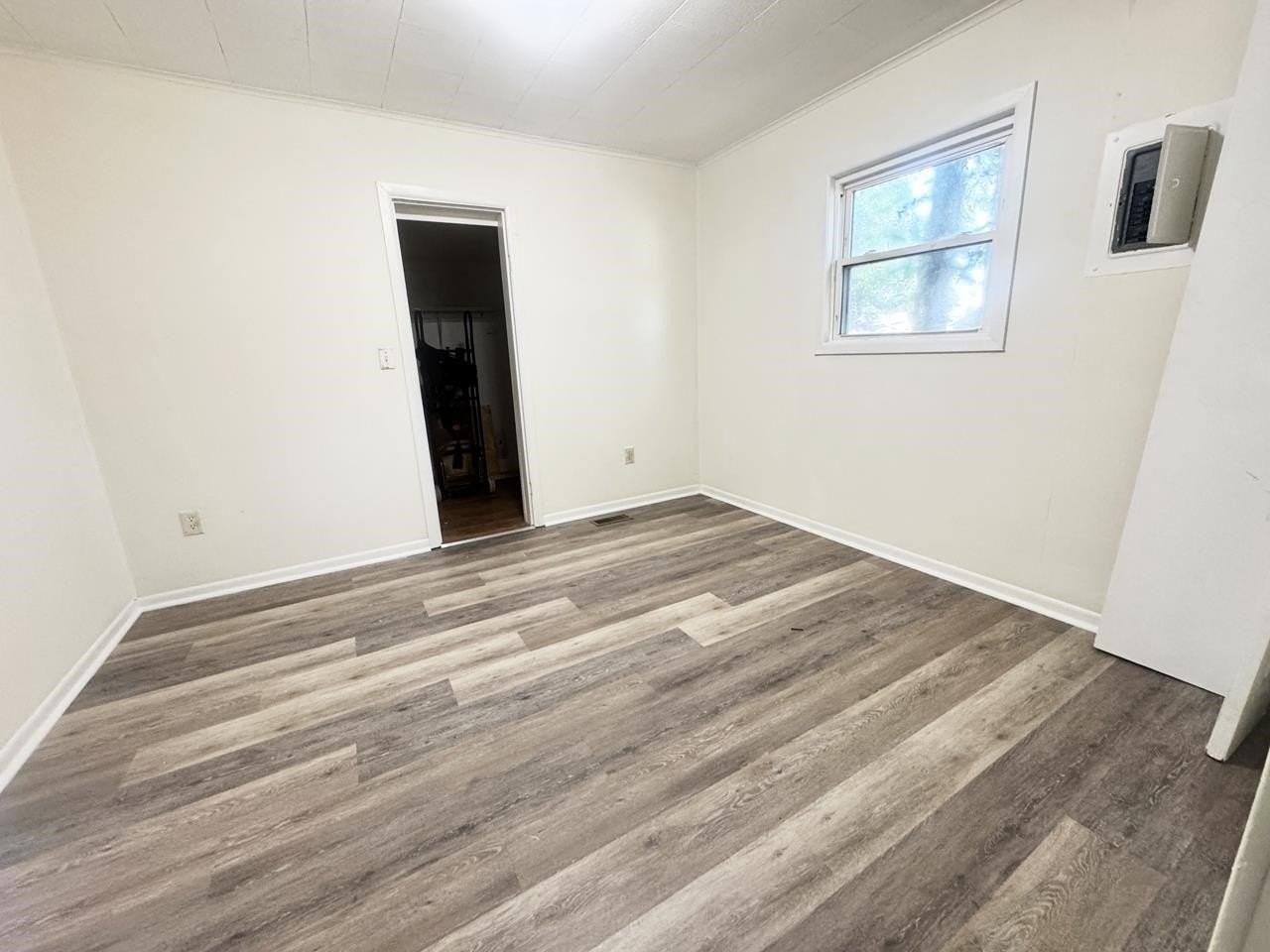 1404 Kenton St - Photo 6 of 12