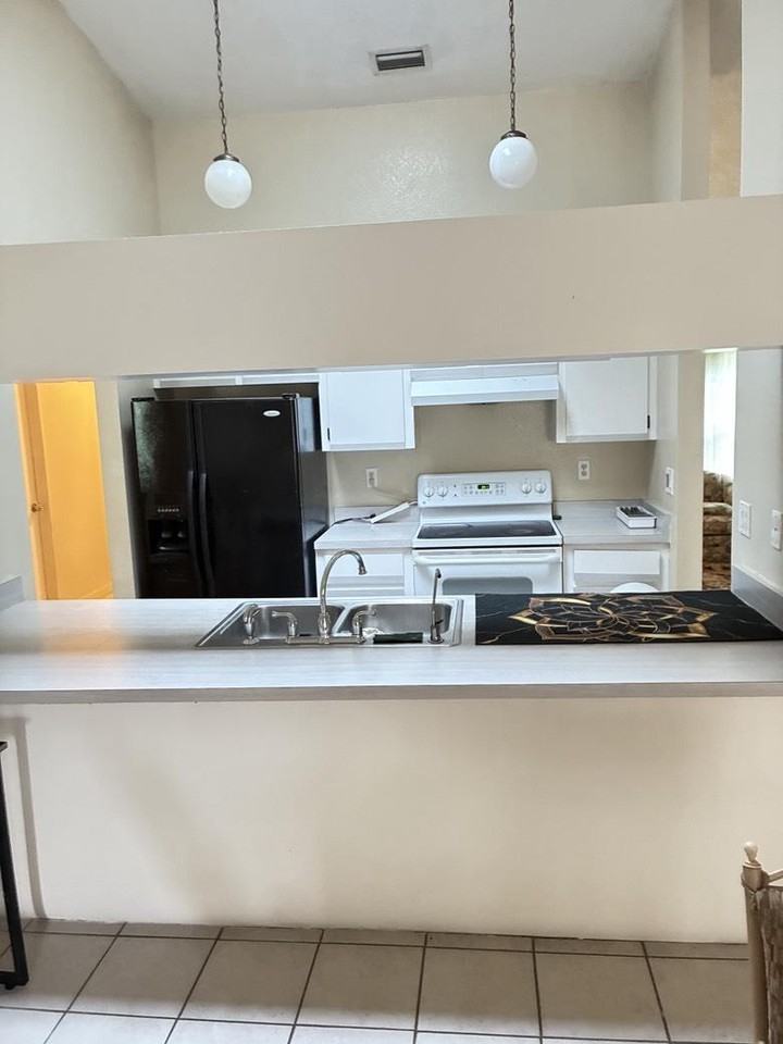 Vannell St - Photo 4 of 15