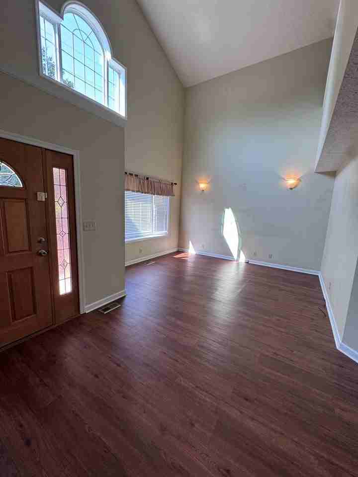 215 Francis St W - Photo 2 of 14