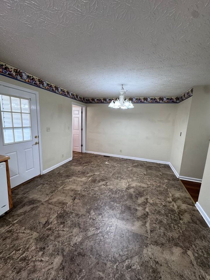 215 Francis St W - Photo 7 of 14