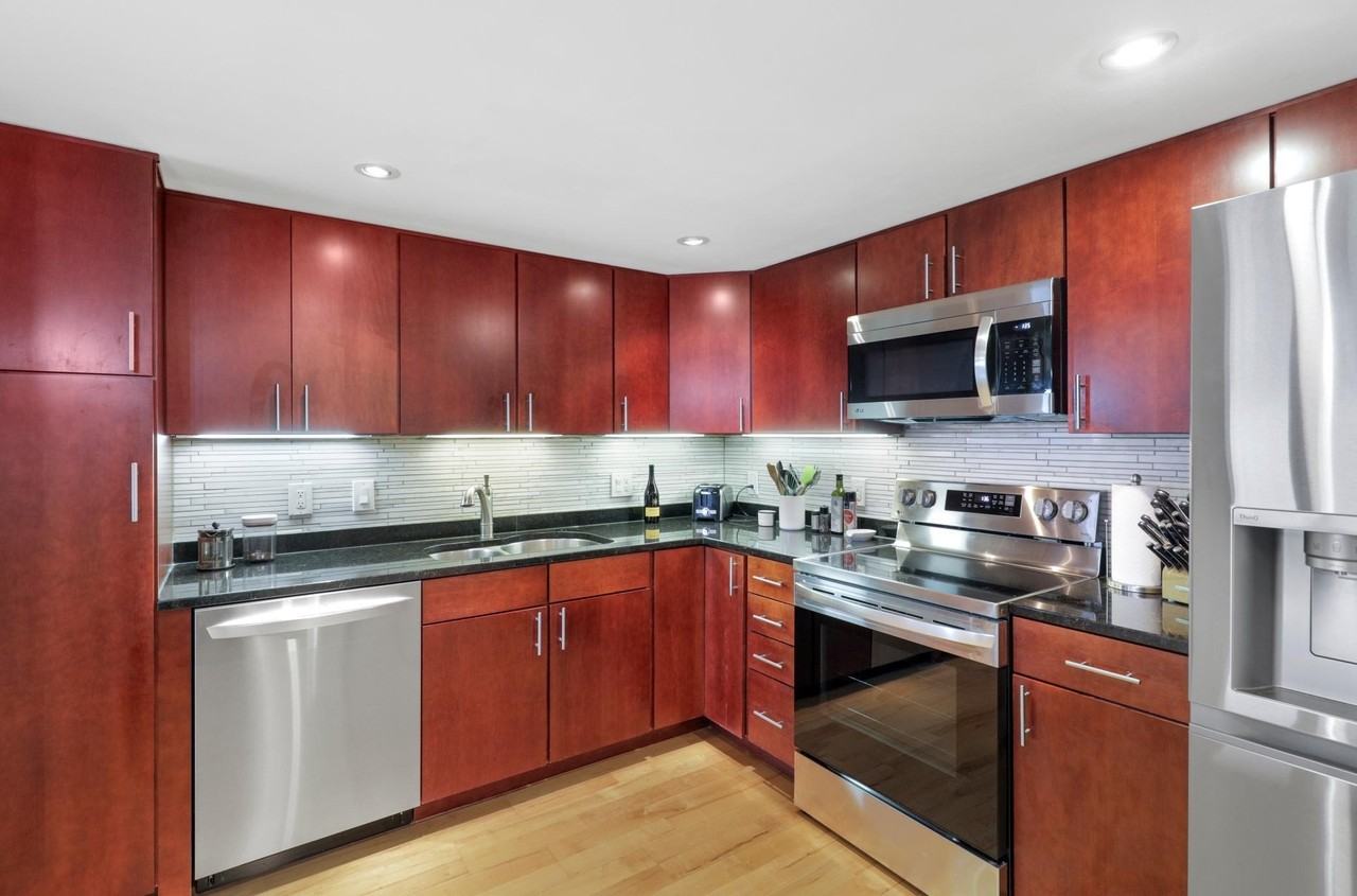 110 1st Ave Ne - Photo 4 of 50