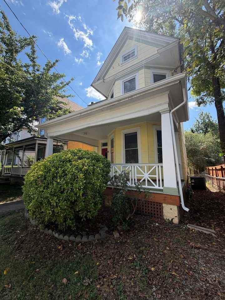 606 Elm Ave Sw - Photo 2 of 33