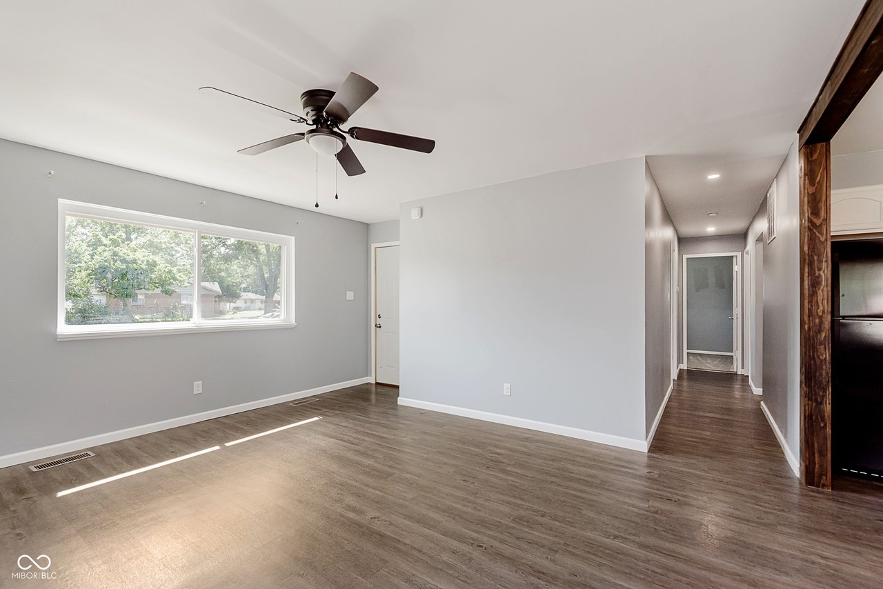 1530 S Drexel Ave - Photo 5 of 21