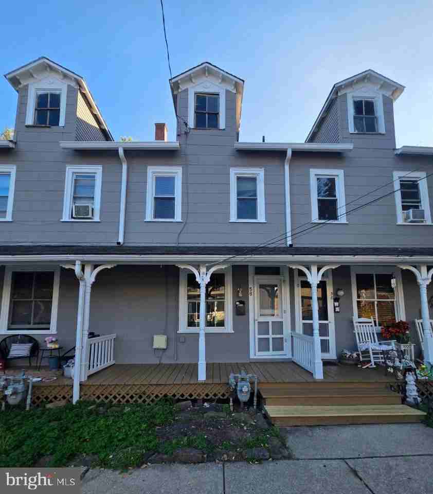 58 Pennsylvania Ave - Photo 2 of 35