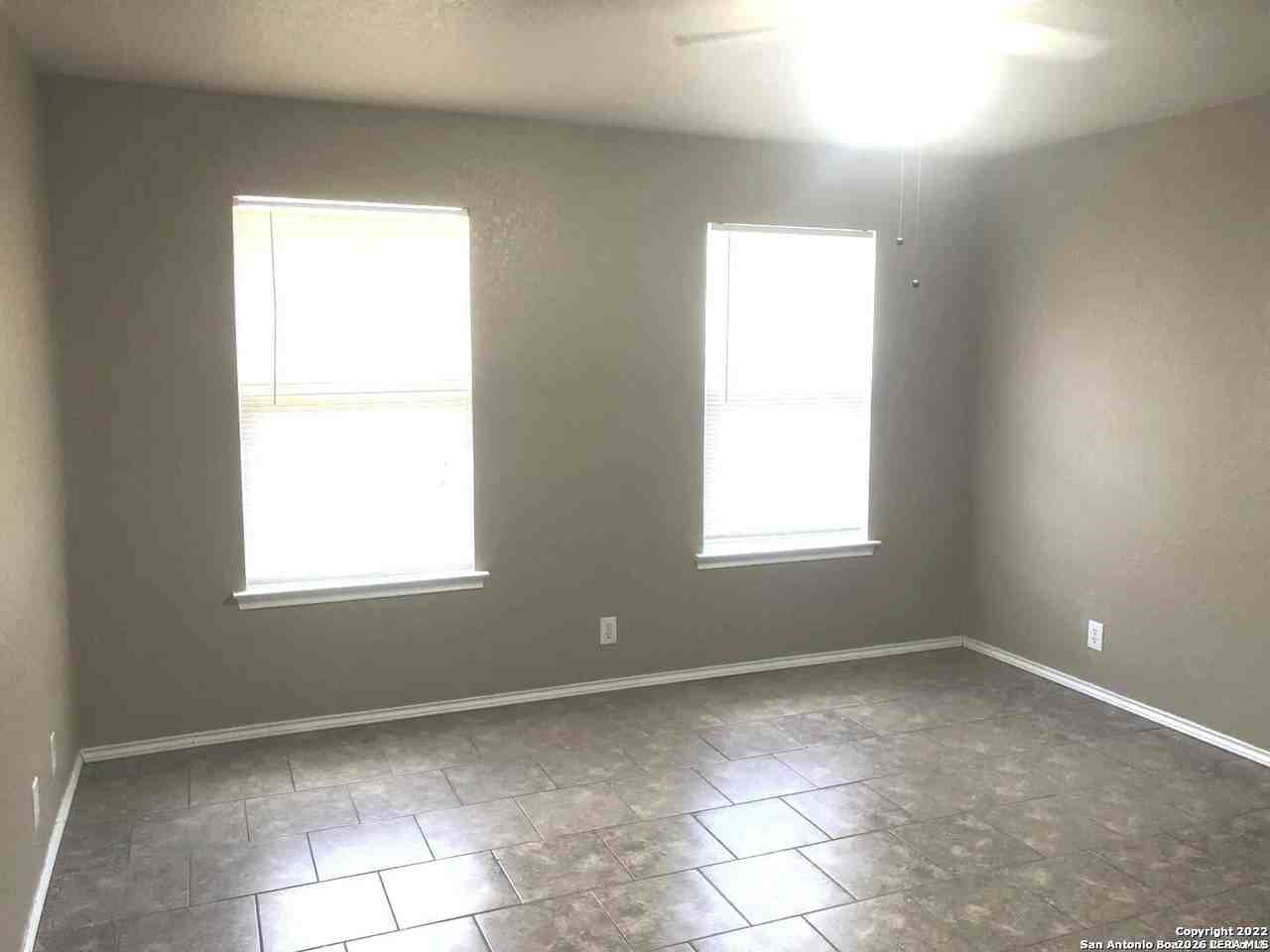 158 Hampton Bnd - Photo 3 of 10