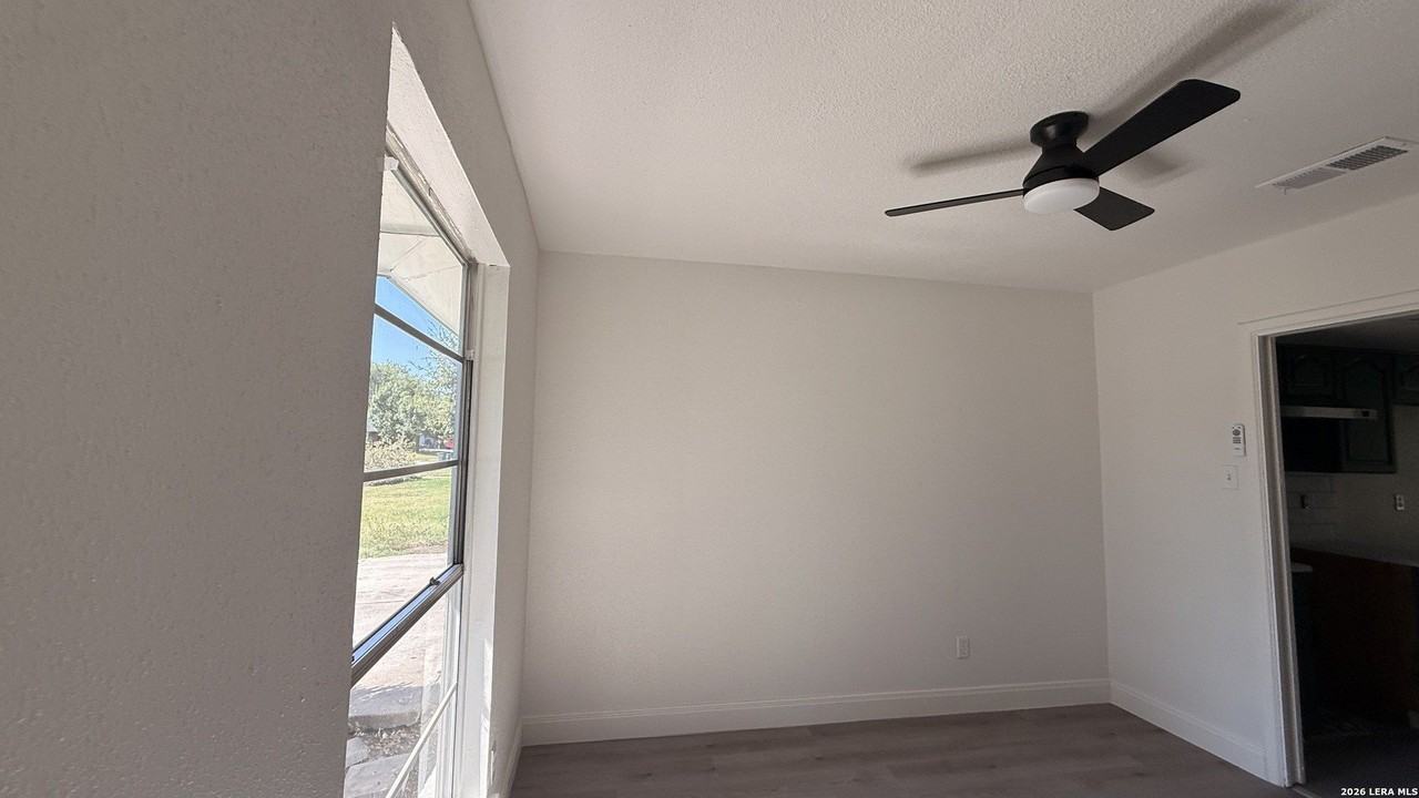 5719 Creekwood St - Photo 5 of 33
