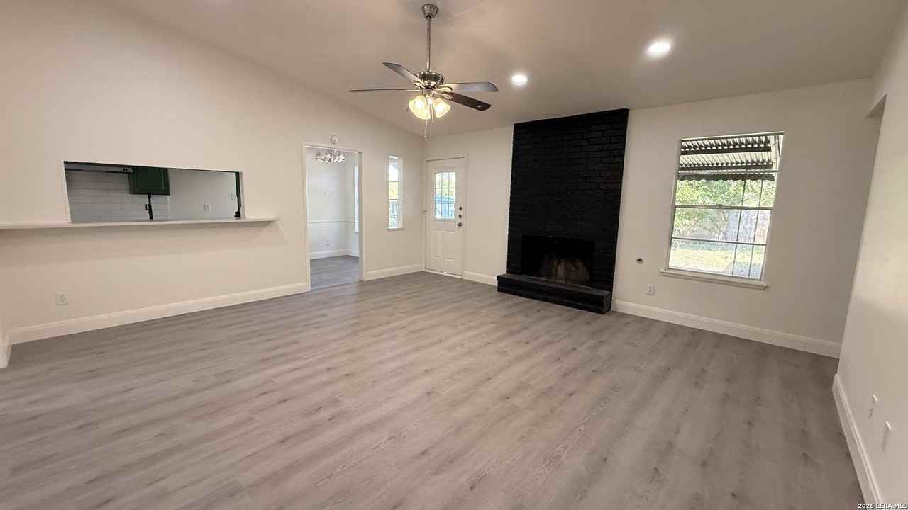 5719 Creekwood St - Photo 7 of 33