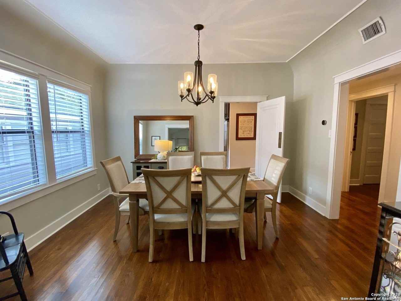 107 W Ridgewood Ct - Photo 4 of 14