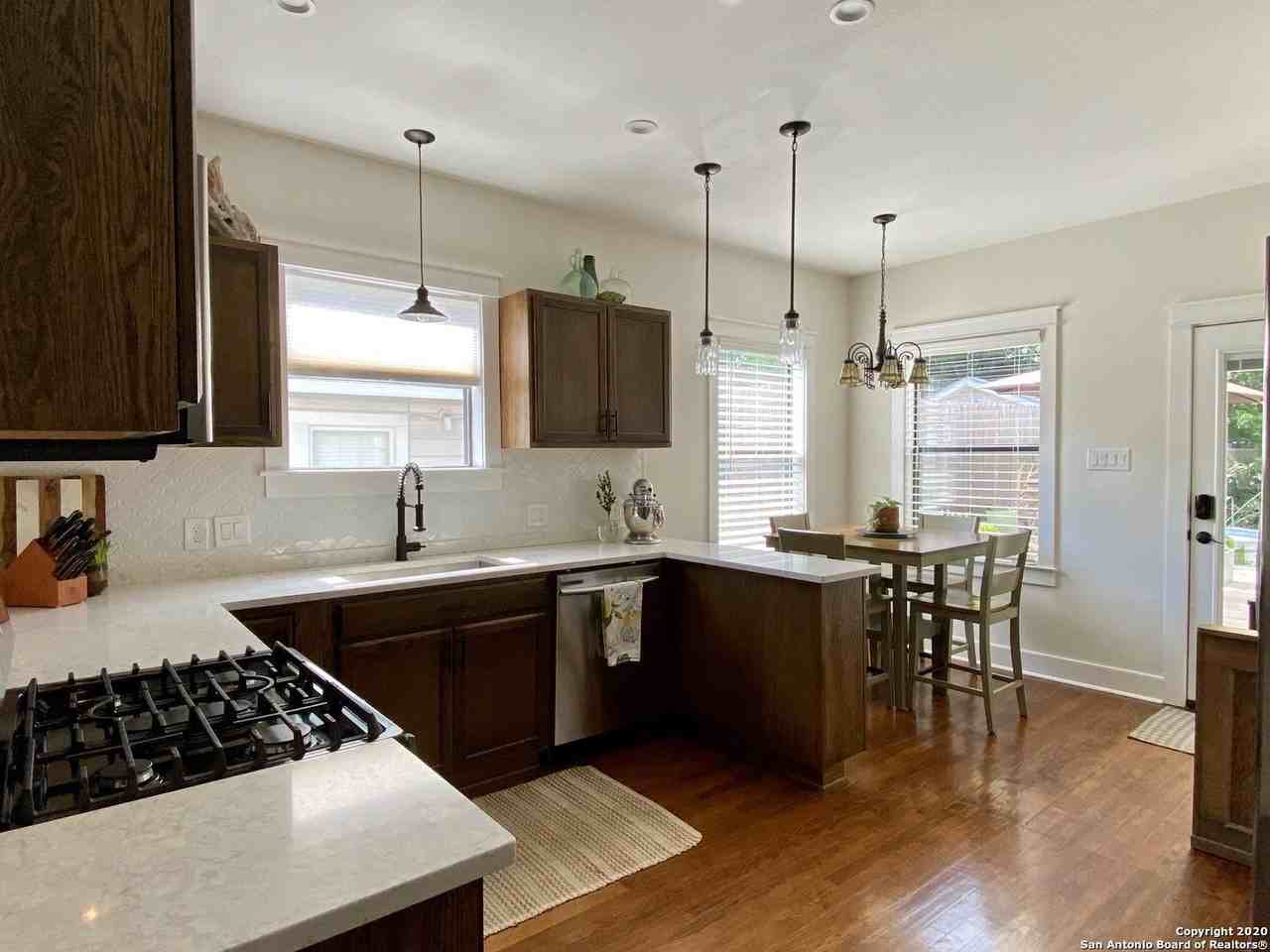 107 W Ridgewood Ct - Photo 5 of 14