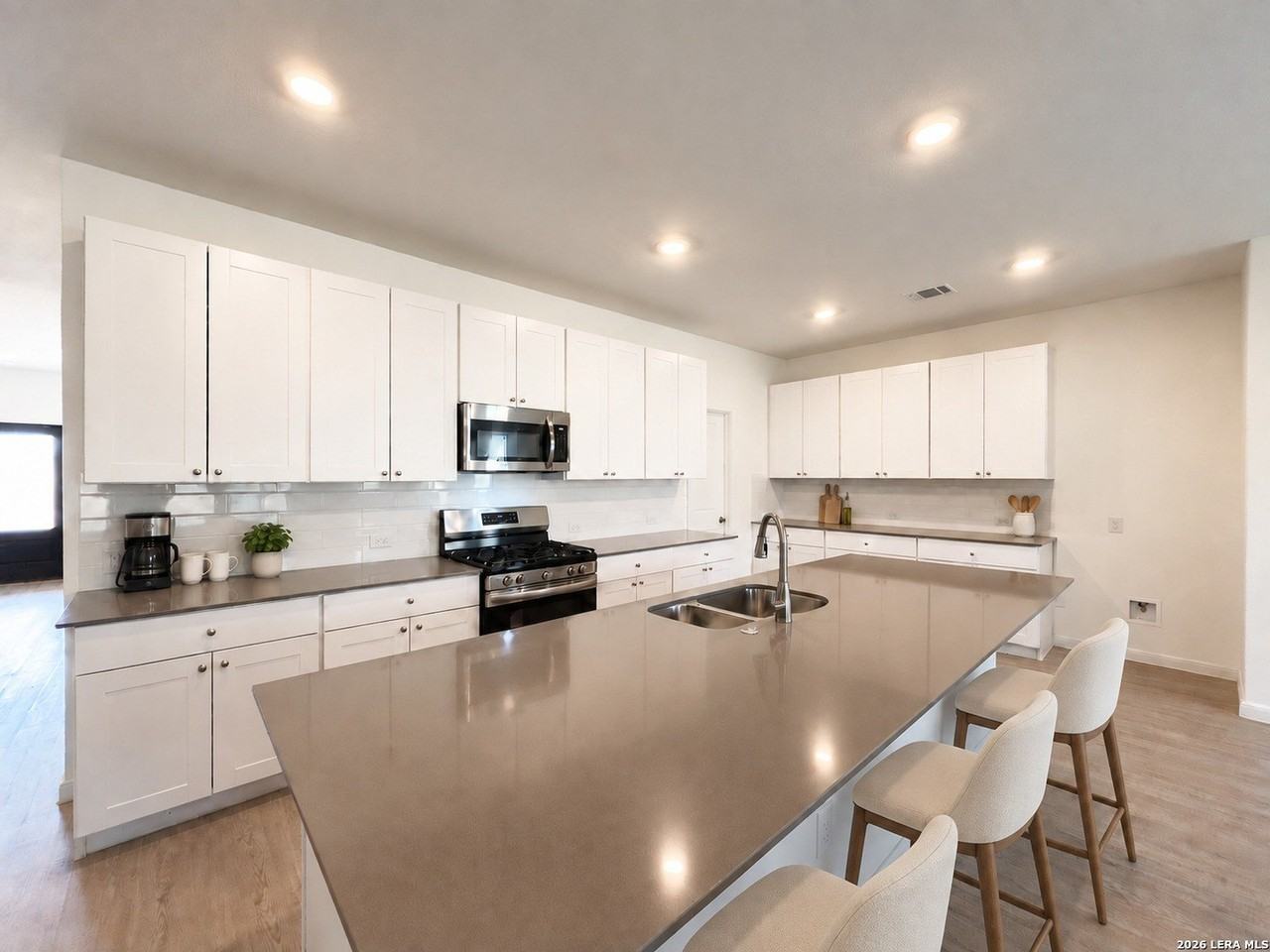 8948 James Bowie - Photo 4 of 50